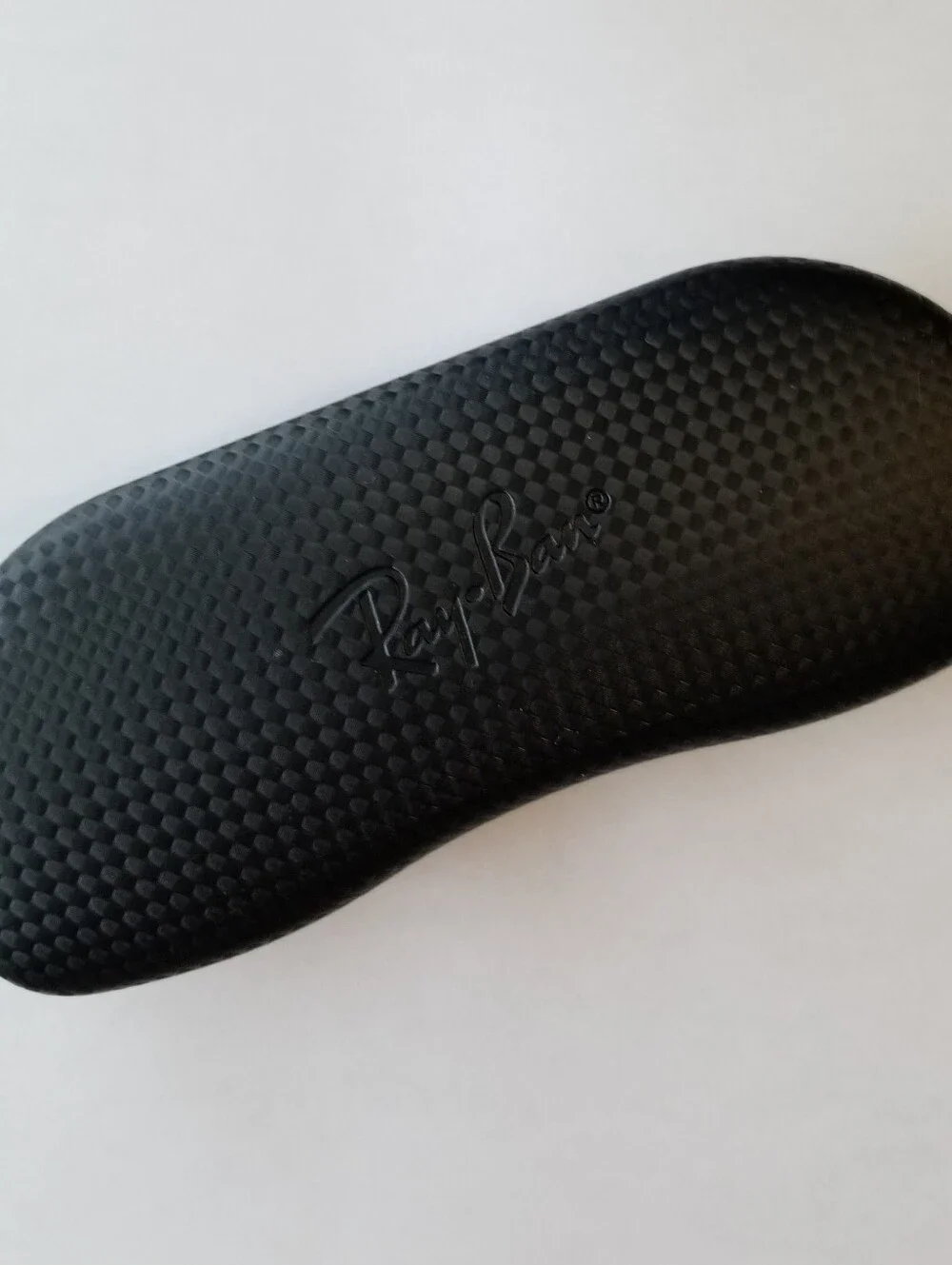 ❗Ray-Ban Hard Clamshell Textured Sunglass Case in Black❗